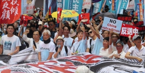 【多方觀點】反修例遊行人數創新高 港府低估民情陷入困境？