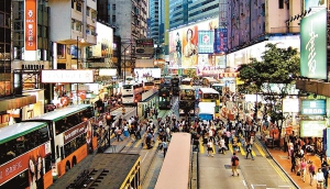 零售17年最差 標普降港展望至負面