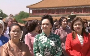 彭麗媛與各國領導人配偶遊故宮