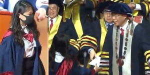 拒與戴口罩畢業生握手合照 學生會批校長不尊重學生
