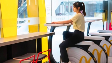 邊吃快餐邊運動？中國麥當勞試推單車座位