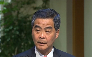 梁振英否認「越扶越貧」指基層收入有增加
