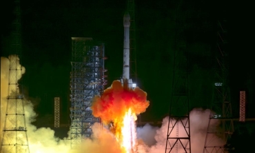 天問二號發射升空展開中國首次小行星探測與採樣返回任務