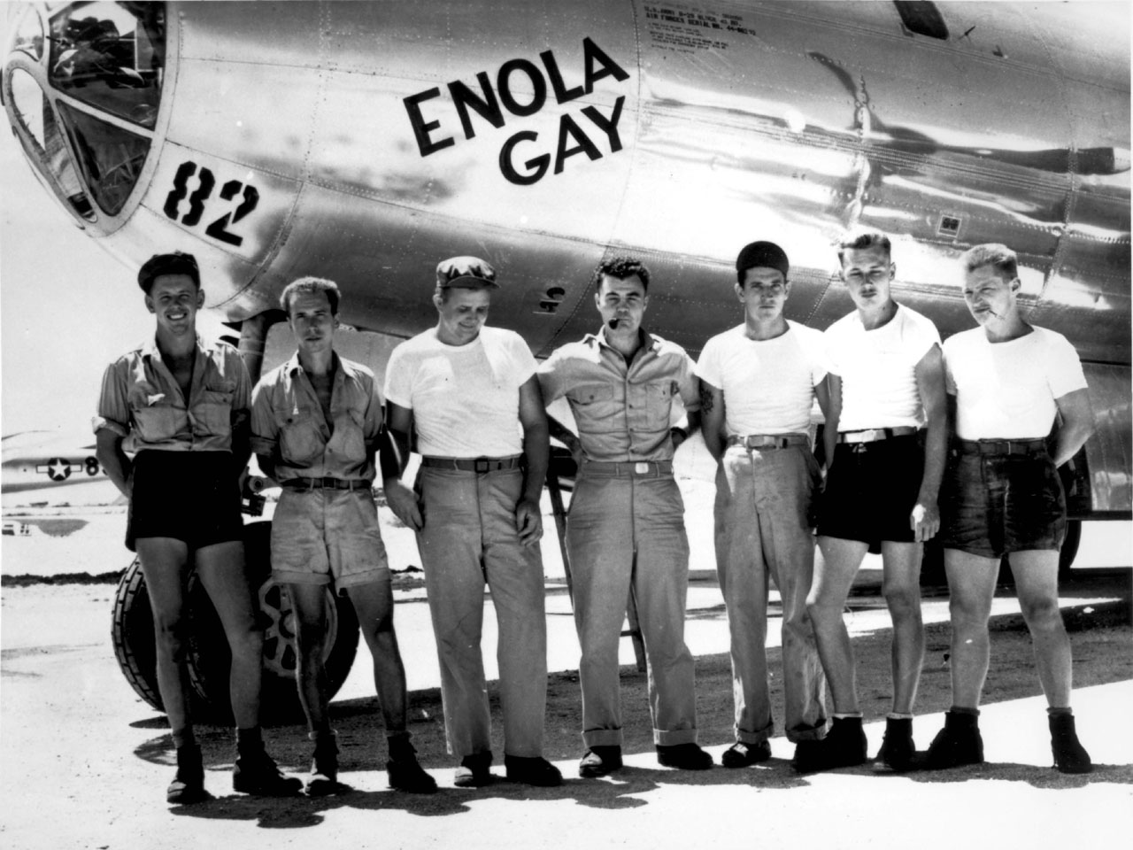 MARIANAS: CREWSThe ground crew of the B-29 "Enola Gay" which atom-bombed Hiroshima, Japan.  Col. Paul W. Tibbets, the pilot is the center.  Marianas Islands.