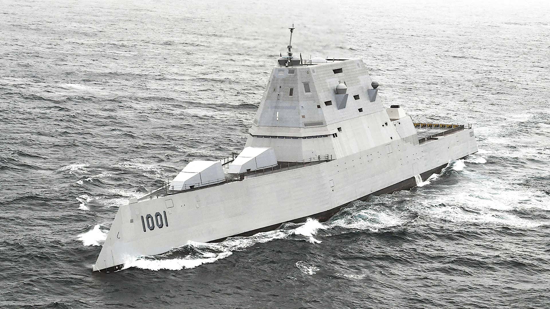 在朱姆沃爾特級驅逐艦USS邁克爾Monsoor。