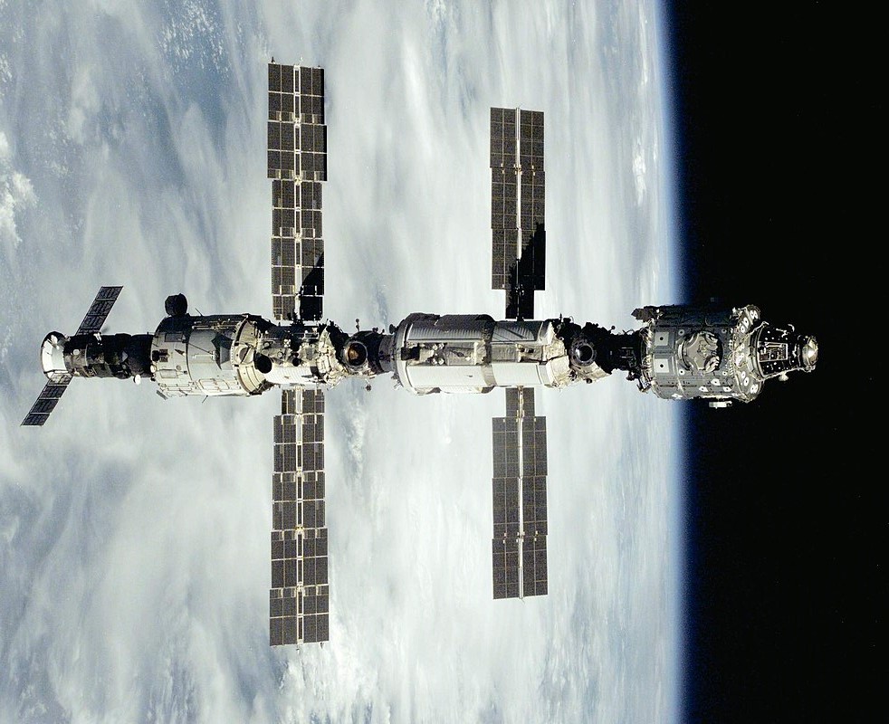 800px Unity Zarya Zvezda STS 106
