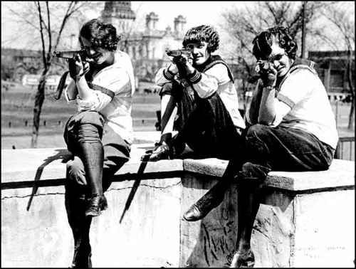 1920 photograph of the Minnesota Girls Rifle Team