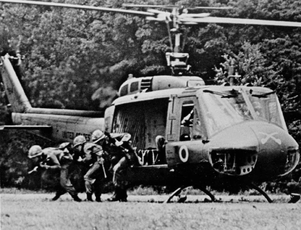 Infantry 1 9 US Cavalry exiting UH 1D