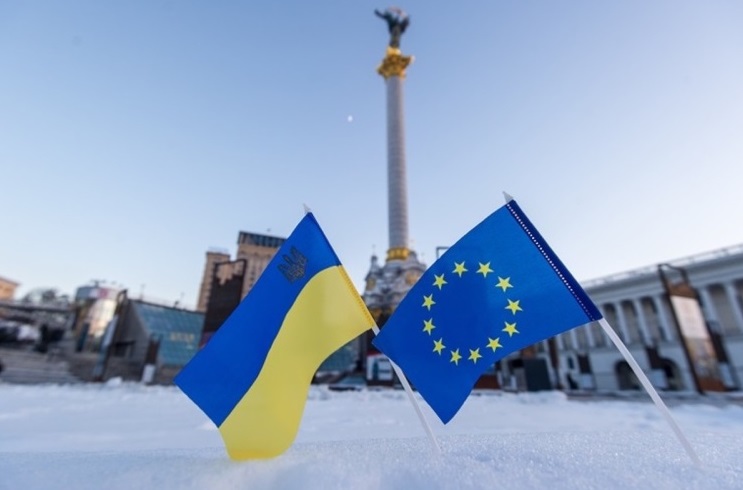 bneGeneric Ukraine EU flag on maidan 1