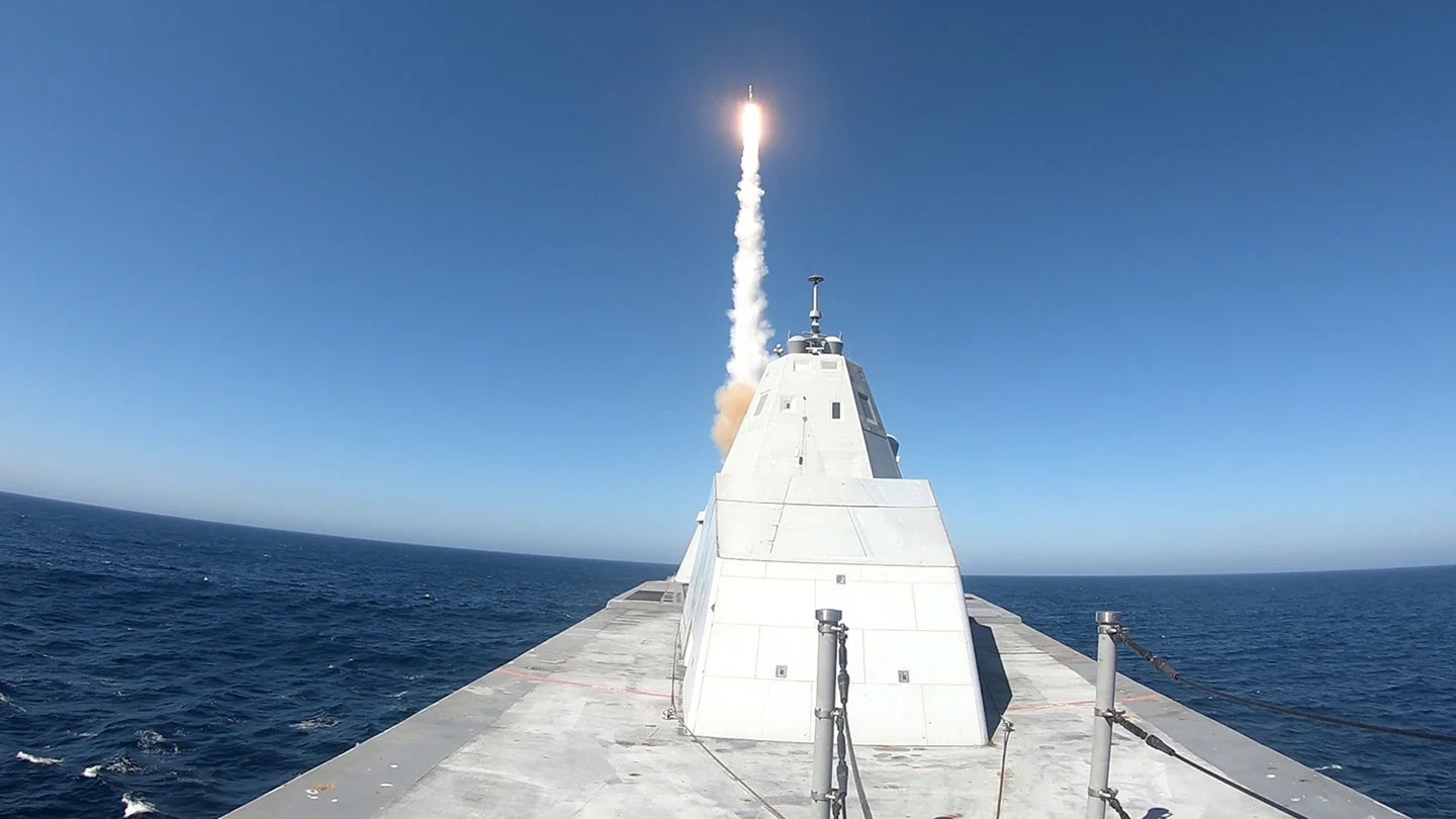zumwalt sm 2 launch